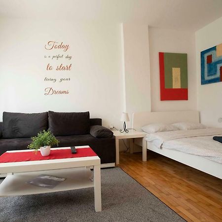 Studio Apartman Natali Zagreb Buitenkant foto